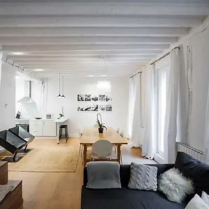 Minimalista En El Corazon De , Bilbao Spain